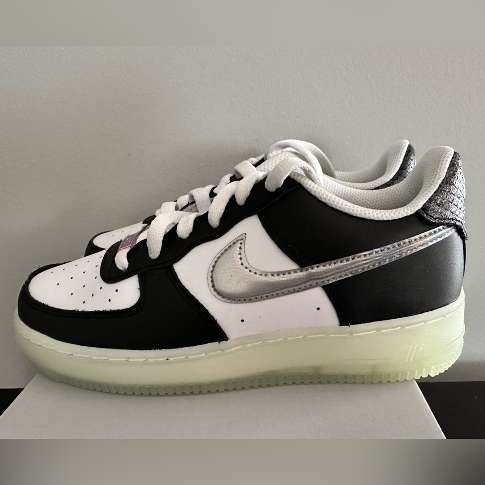 Nike Air Force 1 LV8 GS 'Year of the Dragon' GS. New w/box. Size 6Y/7.5 W GLOWS!